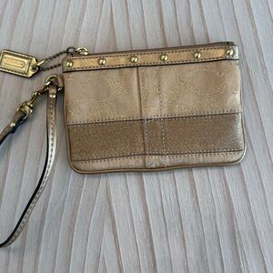 Coach 42015 SIGNATURE Stud Gold LUREX Wristlet Wallet Purse Pouch 6”x4”